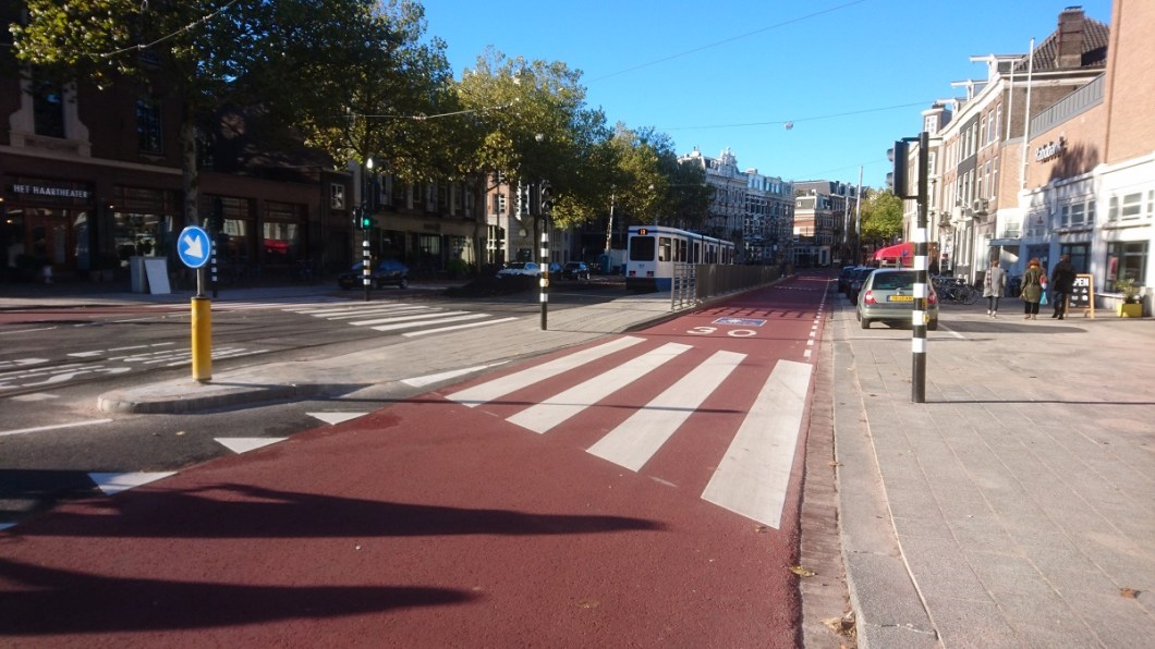 Wide and safe bike paths in Amsterdam